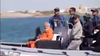 मोदी जी द्वारिका नगरी में समुद्र के अंदर