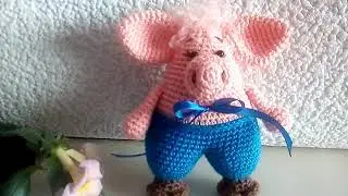 Новогодний Хрюша - игрушка вязаная крючком