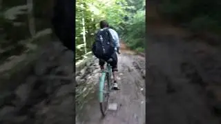 Велосипед Україна рвет по болоте
