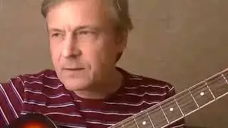 Мужик выучил и поет песню на якутском.