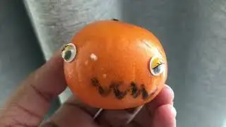 Decorate an orange as a Pumpkin #halloweencraft for kids