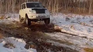 УАЗ Патриот ПРЫГАЕТ  (Патрол Патриота не бросит)