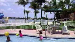 Niñas en la Piscina
