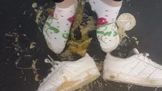 Adidas Superstars and Socks crush Messy Banana and Apple Pie