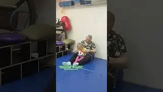 Крутить мяч в руках для обычного ребенка это просто, а для Милы это новое умение, игра и занятие