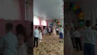 Танец с голубями