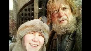 Лара Шум демонстрирует свое актерское мастерство  