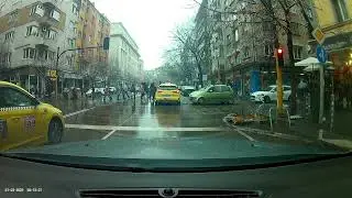 Такси на червено