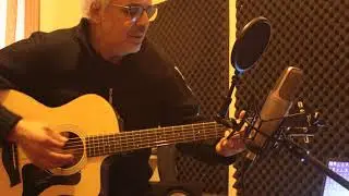 Cevizin Yaprağı Dal Arasında