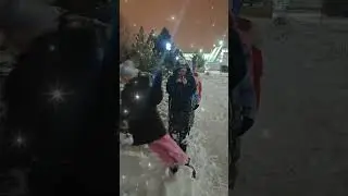 театралы на прогулке