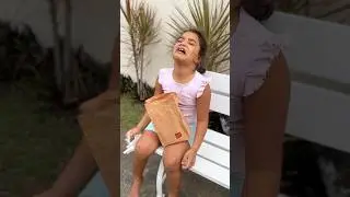 VOCÊS AJUDARIAM ELA? #shorts