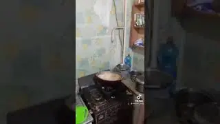 Красавчик Джони готовит плов  Собирайтесь едем красавчику Джонни