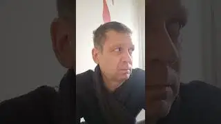 Юриспрудентпроыессионально вглядывается в даль