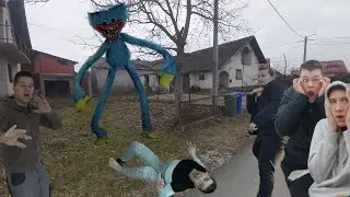 HUGGY WUGGY NAS JE SVE NAPAO! *želi nas jako zagrliti i ubiti*