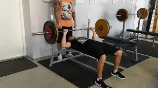 Bench press 100kg/220lbs 14 years old/ Жим лёжа 100кг в 14 лет.