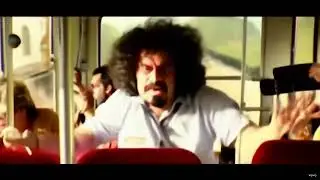 Viaggiatori del tempo colpiscono Caparezza facendogli rompere l'autobus