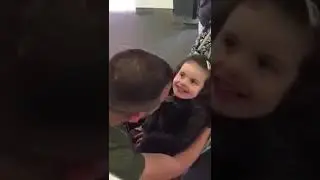 مؤثر جدا 😣 ردة فعل طفلة لم ترى أبيها منذ سنتين