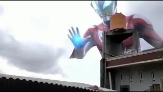 Di kasih nasi Padang ultraman Geed