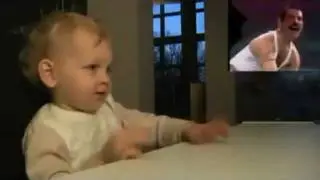 Bambino canta  insieme a Freddie Mercury