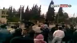 أوغاريت   مقطع كامل لحرق صنم البائد حافظ  الأسد في درعا واطلاق نار كثيف