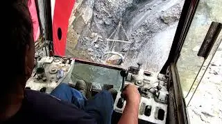 Manitowoc 4600 Slinging Boulders