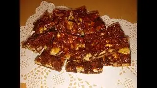 Homemade Brittle with Walnuts (Gozinaki)