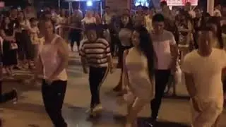 我们小区的广场舞，全靠这美女才如此火爆