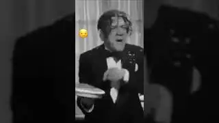 Shemp gets a pie in the face during a #piefight (“right in the mush”)