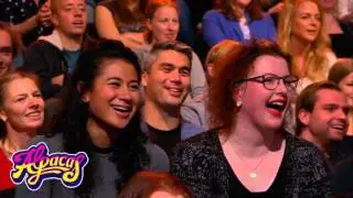 Peter wordt versierd in de achtbaan