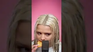 ЮЛЯ СНИМАЕТ АСМР С ЕДОЙ🍞 #shorts #юлягаврилина