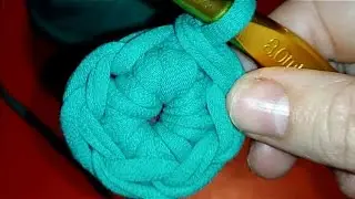 Очень подробно показываю, как связать кольцо амигуруми крючком и столбики в него