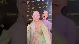 Llegando a la alfombra amarilla CON TODO😏💚💜 