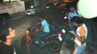 Fritando pneu na CB 300