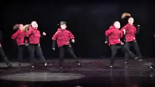 Танцуют все