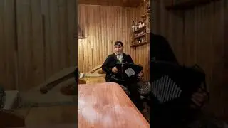 Tagat  dziedàsu  dziesmu  par sevi.