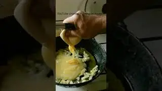 Яичница быстро и вкусно #shorts  Смотрите видео: Яичница из яиц питона.