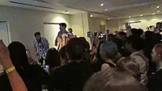 Matt Cohen does the jerk to Carry on Wayward Son at the Aussie convention, All Hell Breaks Loose 4.
