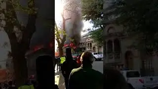 Impresionante incendio afecta un depósito de Parisien en la zona de Tres Cruces part1  🚒 22/06/2018