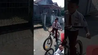 si bocil banyak gaya #shortvideo #narifchanel #subscribe #sepedabmx #shorts #short #bmx