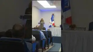 Vicenta Veles en la puesta en circulación Diario Caamano en X feria del Libro de Historia dominicana