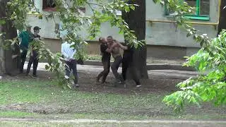 Драка двор на двор!