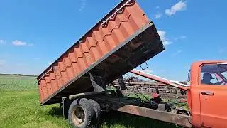 1969 GMC 5500 S/A Grain Truck