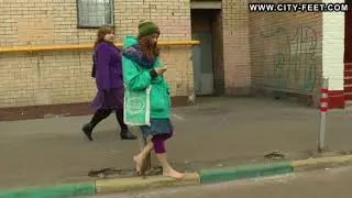 City-Feet.com - Autumn barefoot walk - Tatiana [1]