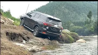 Fortuner Off Roading Fortuner in Water