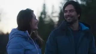Vildana overrasket kjæresten Joan med en tur til Røros. Se deres romantiske møte med byen her!