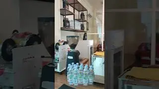 nemu kafe kecil dalam ruang tunggu bandara Kendari Sulawesi Tenggara enak espressonya good espresso