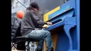 Как Руслана играла гимн Украины на 