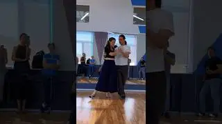 Калесита со сменой веса крестами назад. Аргентинское танго. #bogdantango #tango #богдантанго #танго