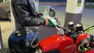 Заправляем #ява. Раньше был АИ-93 красный и запах другой, кто помнит 👍