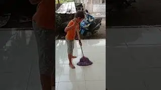 Alvin Membersihkan RUMAH